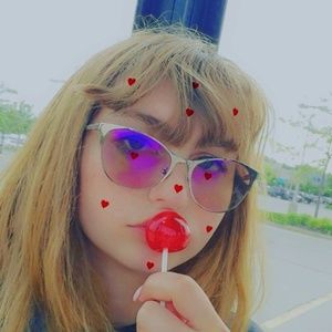 Meet your Posher, Maddi